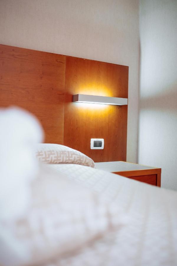 Hotel Amico Citta Sant'Angelo Exteriör bild